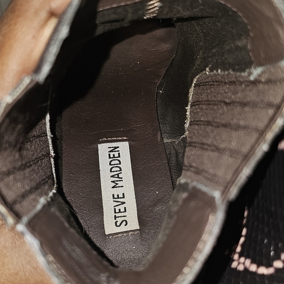 Steve Madden Black and Pink Ankle Booties with a Sleek Snake Print Design. - Picture 6 of 6